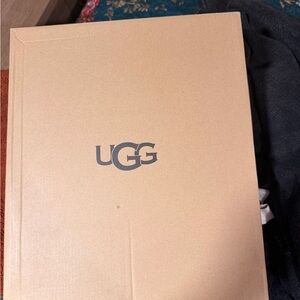 UGG Classic Tan Shoe Box